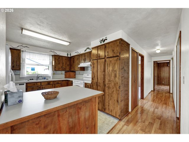 1425 TANEY St, Eugene, OR 97402