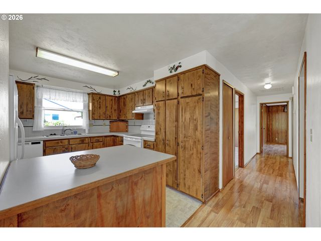 1425 TANEY St, Eugene, OR 97402