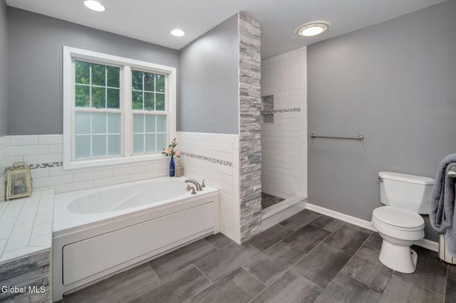 12 Flying Dutchman Way, Saratoga Springs, NY 12866