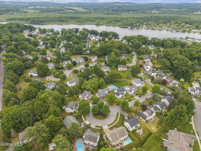 12 Flying Dutchman Way, Saratoga Springs, NY 12866