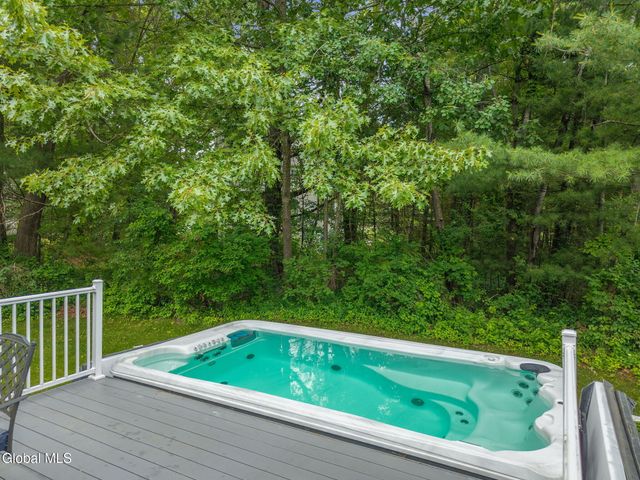 12 Flying Dutchman Way, Saratoga Springs, NY 12866