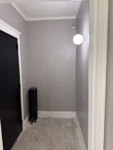 7621 S Saint Lawrence Avenue, Chicago, IL 60619