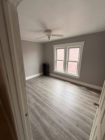 7621 S Saint Lawrence Avenue, Chicago, IL 60619