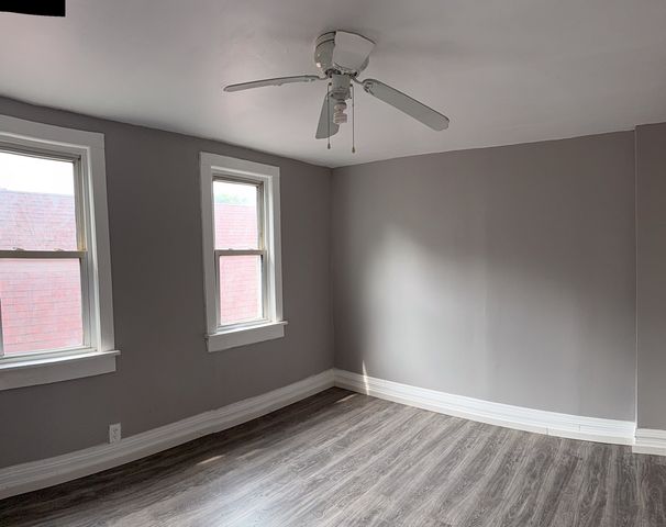 7621 S Saint Lawrence Avenue, Chicago, IL 60619