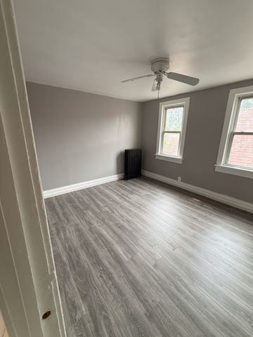 7621 S Saint Lawrence Avenue, Chicago, IL 60619