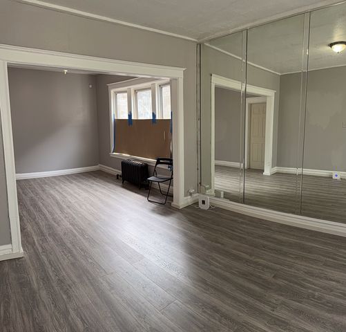 7621 S Saint Lawrence Avenue, Chicago, IL 60619