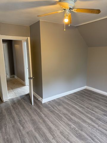 7621 S Saint Lawrence Avenue, Chicago, IL 60619