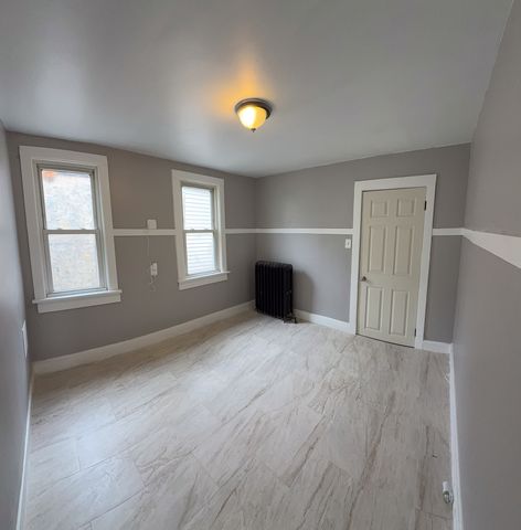7621 S Saint Lawrence Avenue, Chicago, IL 60619
