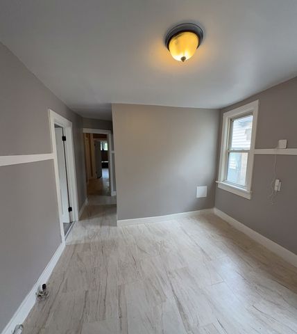 7621 S Saint Lawrence Avenue, Chicago, IL 60619