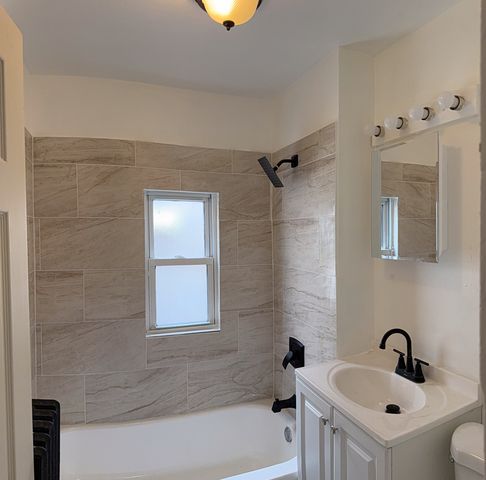 7621 S Saint Lawrence Avenue, Chicago, IL 60619
