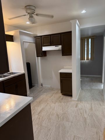 7621 S Saint Lawrence Avenue, Chicago, IL 60619