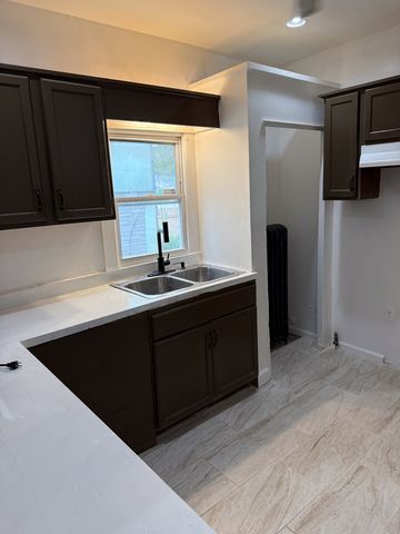 7621 S Saint Lawrence Avenue, Chicago, IL 60619