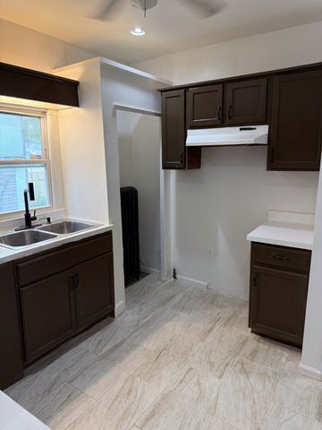 7621 S Saint Lawrence Avenue, Chicago, IL 60619