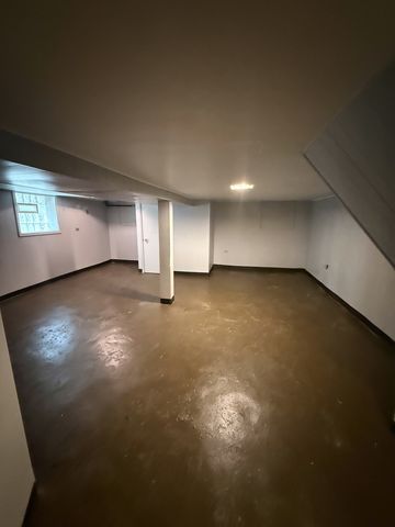 7621 S Saint Lawrence Avenue, Chicago, IL 60619