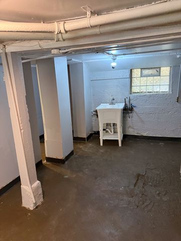 7621 S Saint Lawrence Avenue, Chicago, IL 60619