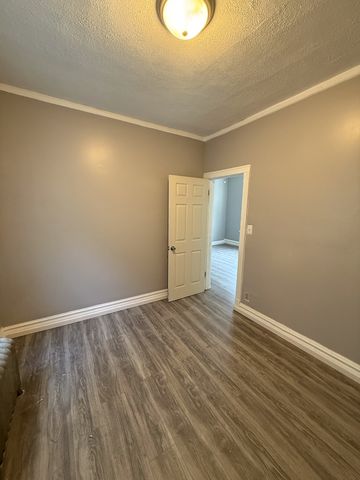 7621 S Saint Lawrence Avenue, Chicago, IL 60619