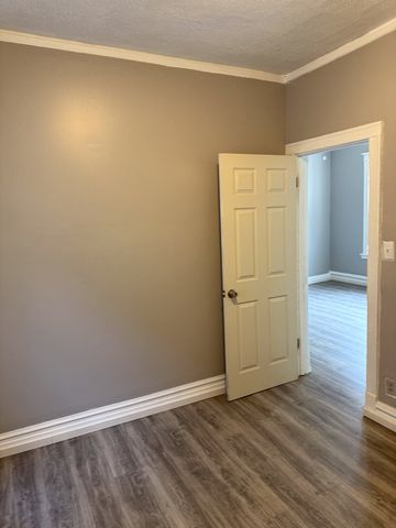 7621 S Saint Lawrence Avenue, Chicago, IL 60619