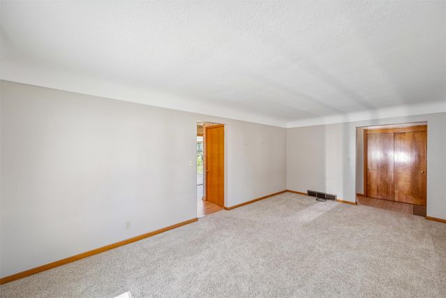 4128 E 7th Street, Des Moines, IA 50313