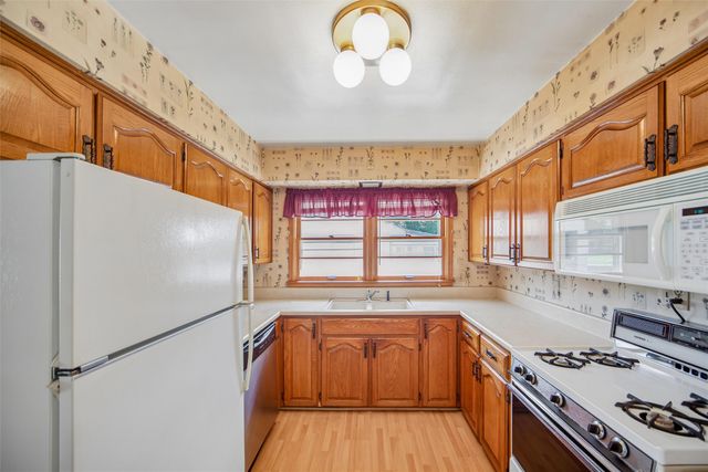 4128 E 7th Street, Des Moines, IA 50313