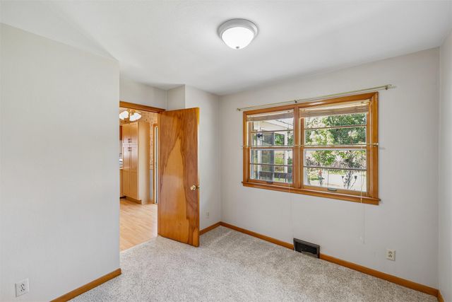 4128 E 7th Street, Des Moines, IA 50313