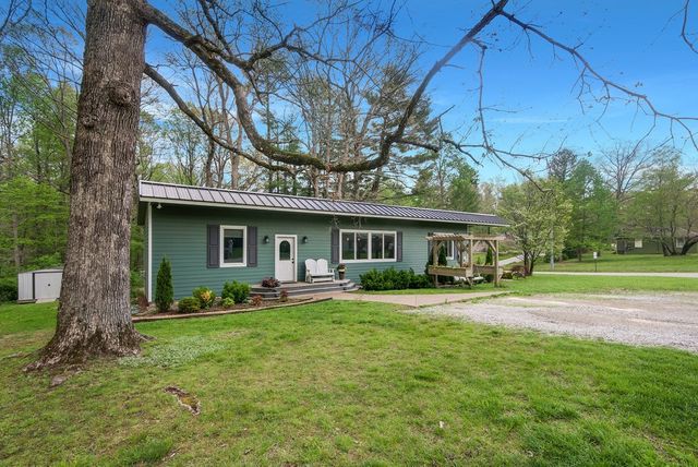 653 Georgia Ave, Sewanee, TN 37375