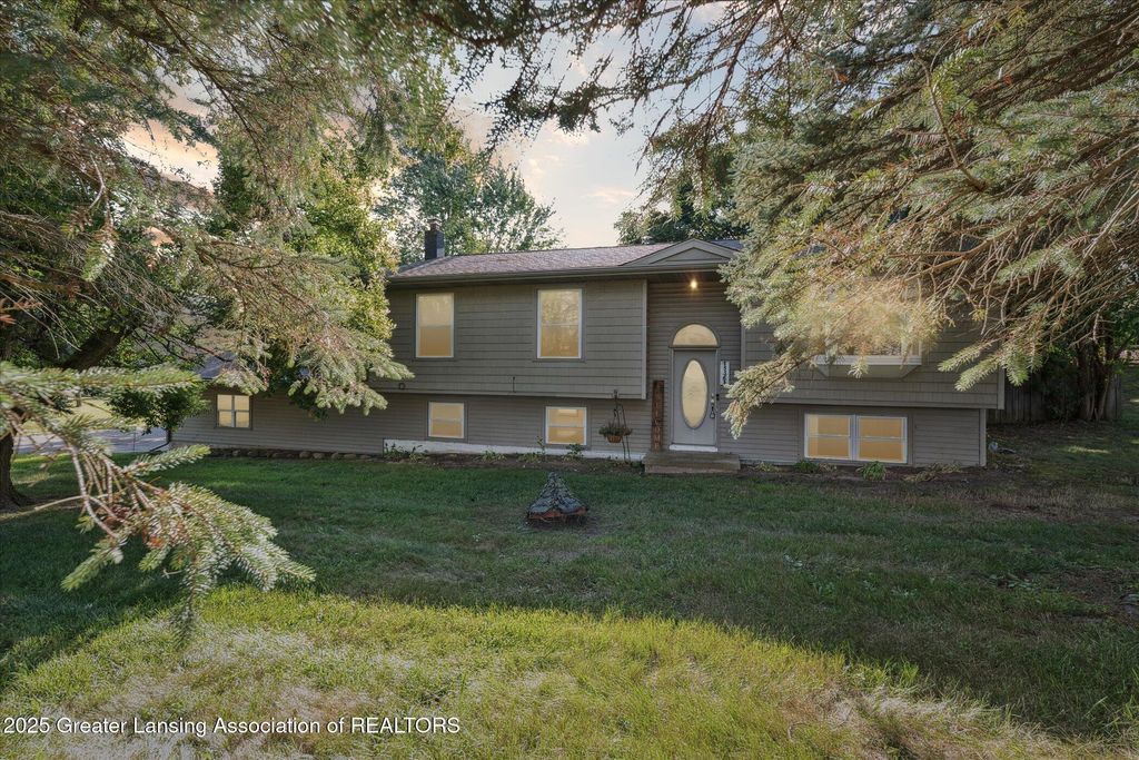 15364 Wright Road, Grand Ledge, MI 48837