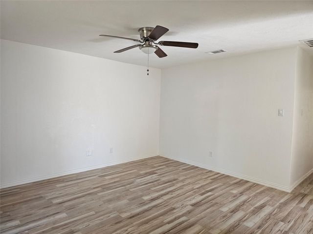 105 E Wavy Oak Circle, The Woodlands, TX 77381