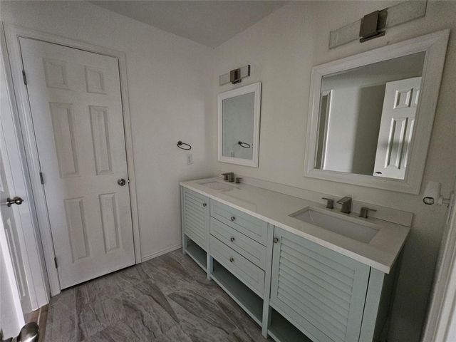 105 E Wavy Oak Circle, The Woodlands, TX 77381