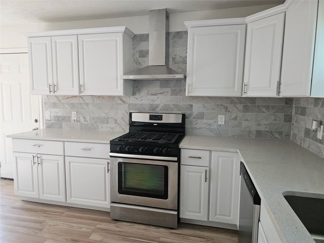 105 E Wavy Oak Circle, The Woodlands, TX 77381