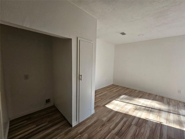 105 E Wavy Oak Circle, The Woodlands, TX 77381