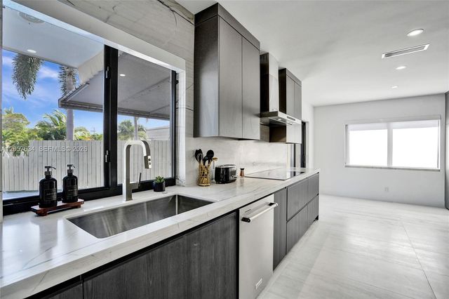 3010 NE 46th St, Fort Lauderdale, FL 33308
