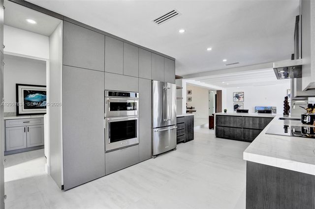 3010 NE 46th St, Fort Lauderdale, FL 33308