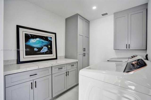 3010 NE 46th St, Fort Lauderdale, FL 33308