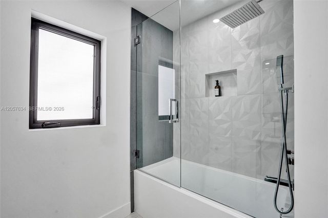3010 NE 46th St, Fort Lauderdale, FL 33308