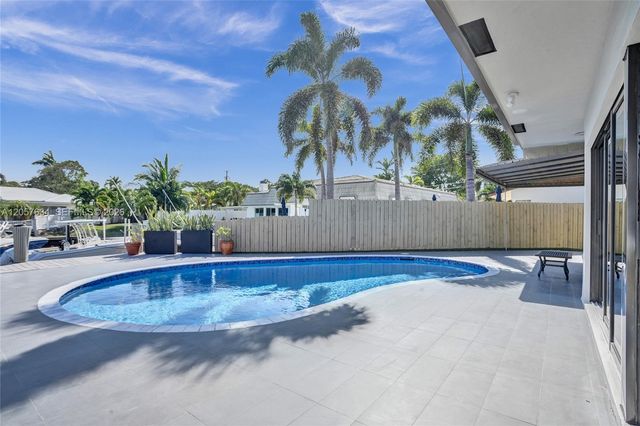 3010 NE 46th St, Fort Lauderdale, FL 33308