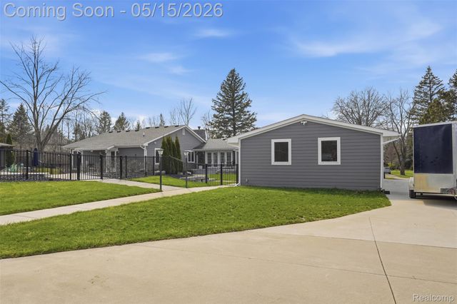 26300 Johns Road, Lyon Charter Township, MI 48178