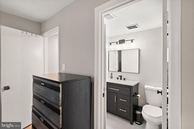 2592-G S ARLINGTON MILL DR #7, Arlington, VA 22206