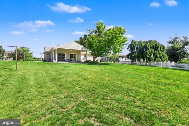 13 EWELL DR, East Berlin, PA 17316