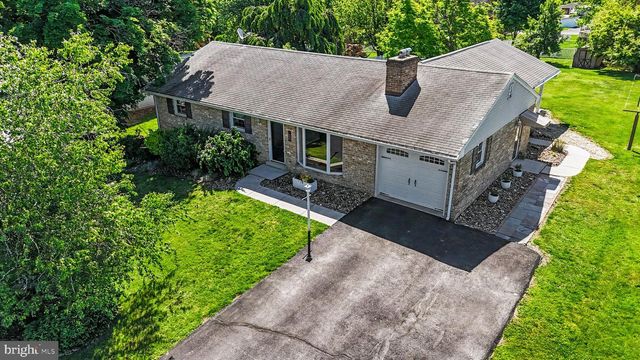13 EWELL DR, East Berlin, PA 17316