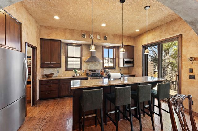 8116 Clifford Circle, Inver Grove Heights, MN 55076