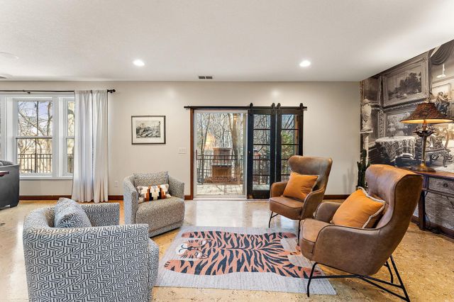 8116 Clifford Circle, Inver Grove Heights, MN 55076