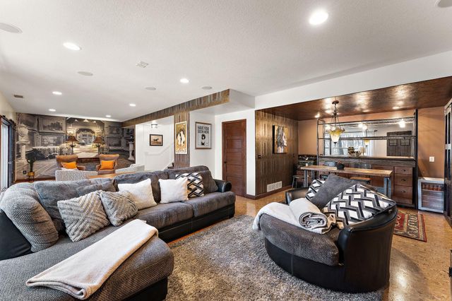 8116 Clifford Circle, Inver Grove Heights, MN 55076