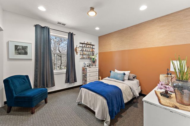 8116 Clifford Circle, Inver Grove Heights, MN 55076