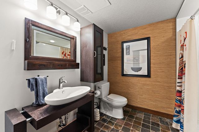 8116 Clifford Circle, Inver Grove Heights, MN 55076