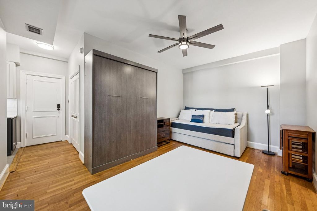 18 9TH ST NE #304, Washington, DC 20002