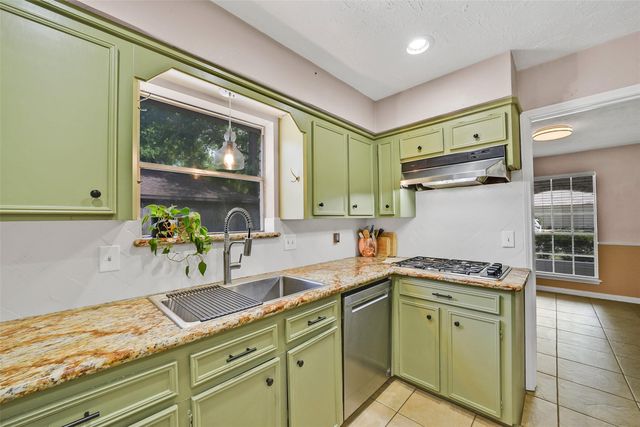 15607 Artoys Drive, Tomball, TX 77377