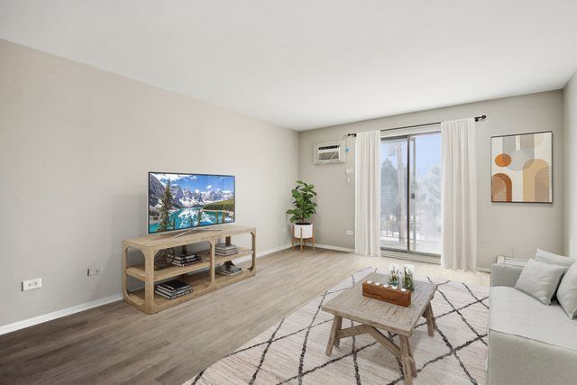 1111 Bloomingdale Road 2A, Glendale Heights, IL 60139