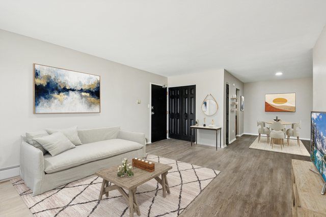 1111 Bloomingdale Road 2A, Glendale Heights, IL 60139