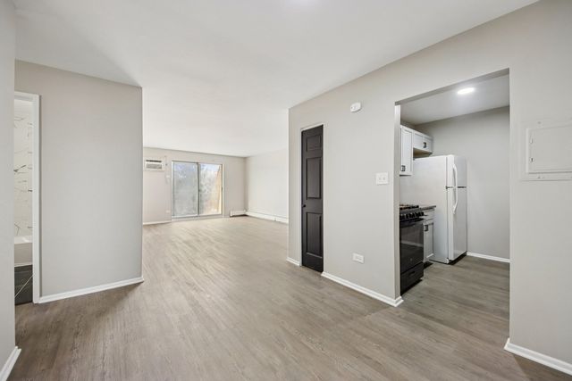 1111 Bloomingdale Road 2A, Glendale Heights, IL 60139