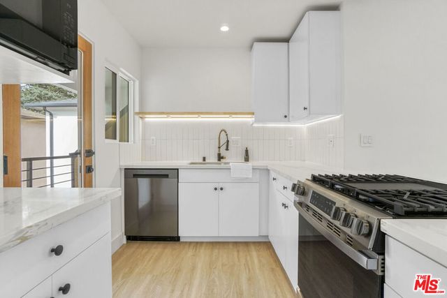 4017 Grand View Boulevard, Culver City, CA 90066